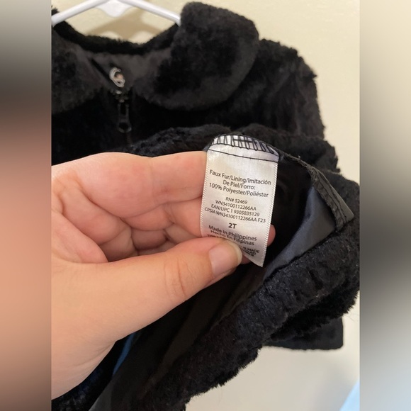 ✨Toddler Girl Fuzzy Black Jacket Size 2T - Picture 4 of 5